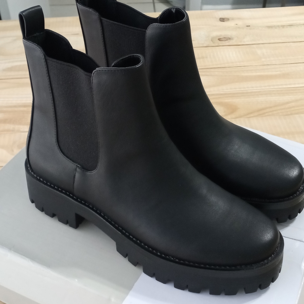 BP Chelsea Women's Boots Black Size 8 NEW